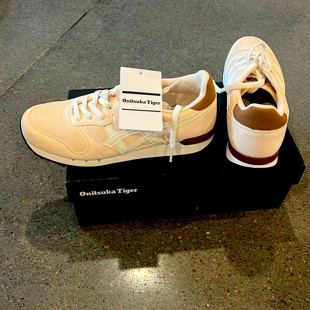 Peach & White Onitusku Tiger Sneakers 9.5 Excellent Condition Suede Classic